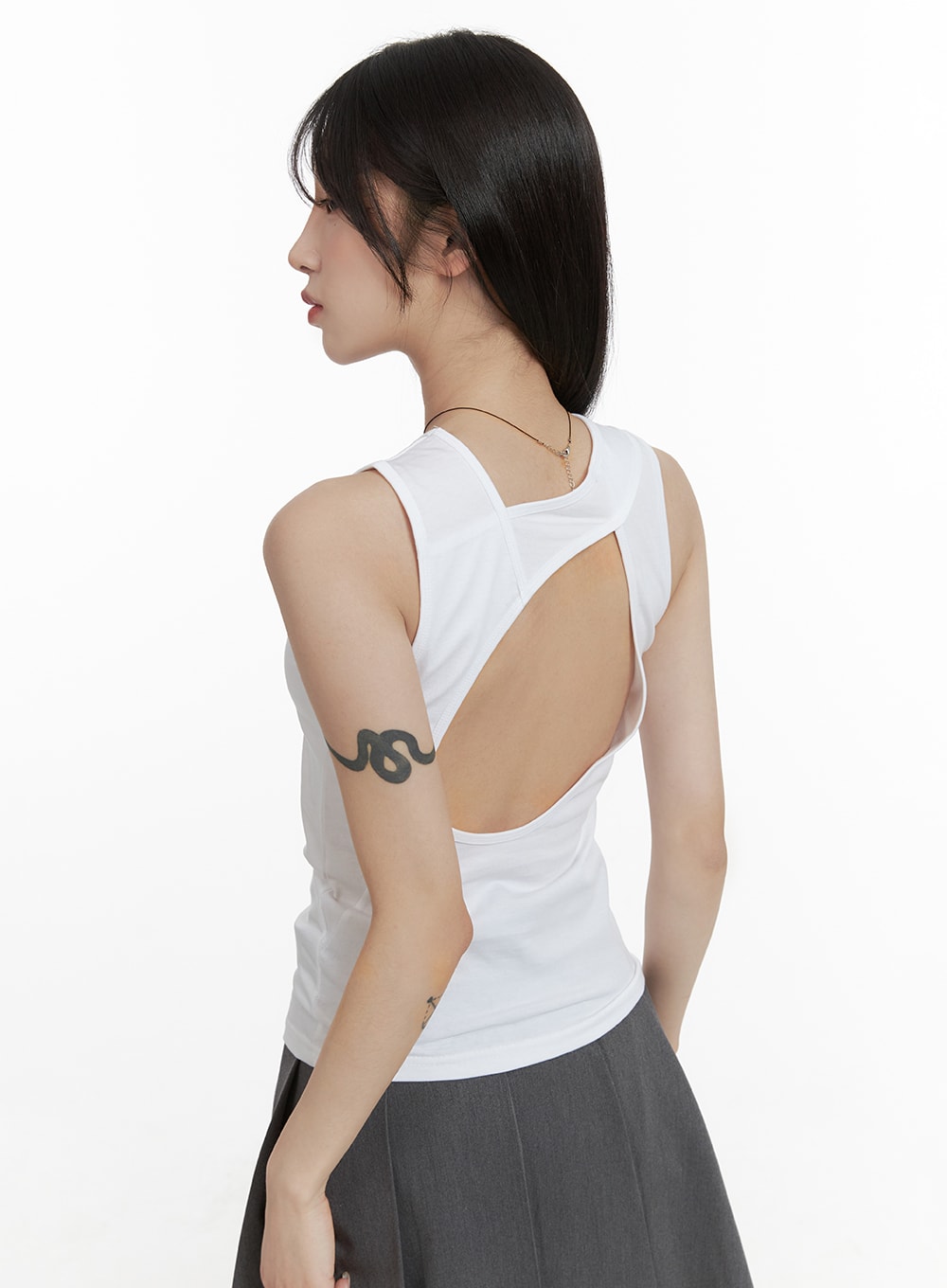 back-cut-out-sleeveless-top-ca404 / Light beige