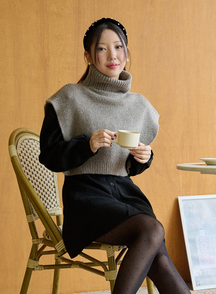 solid-turtleneck-crop-knit-vest-od326 / Beige