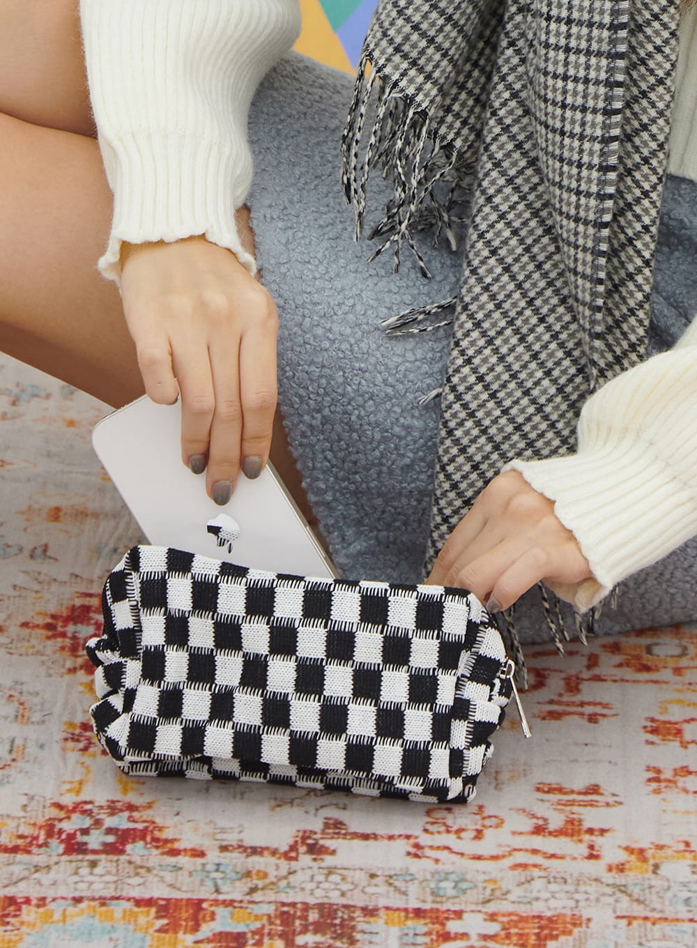 checkered-pouch-in317 / Black