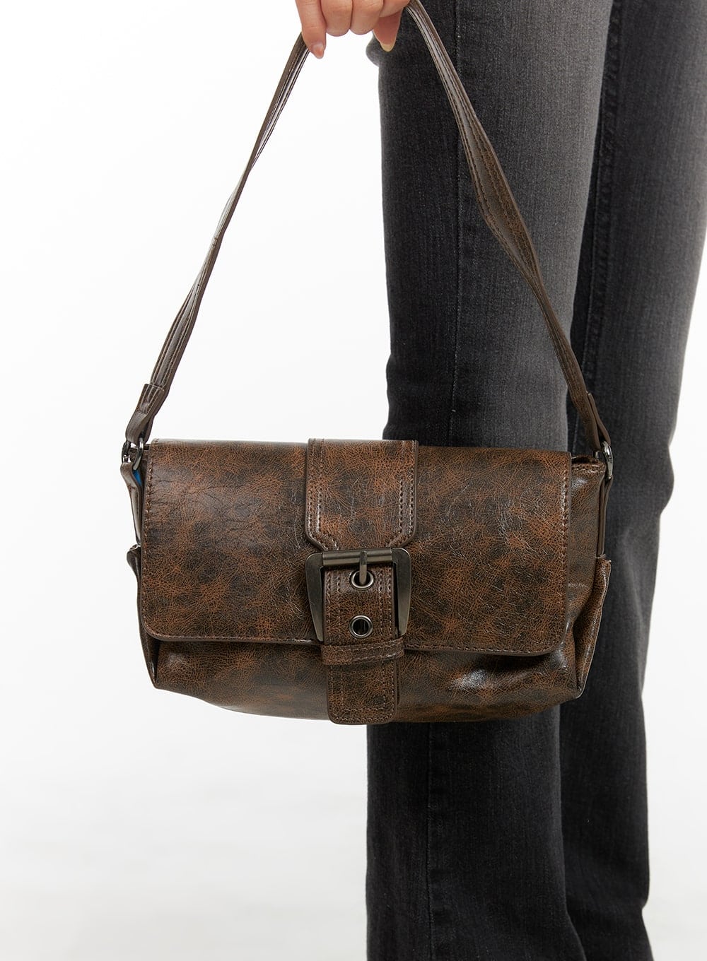 buckle-washed-faux-leather-shoulder-bag-ca403 / Brown