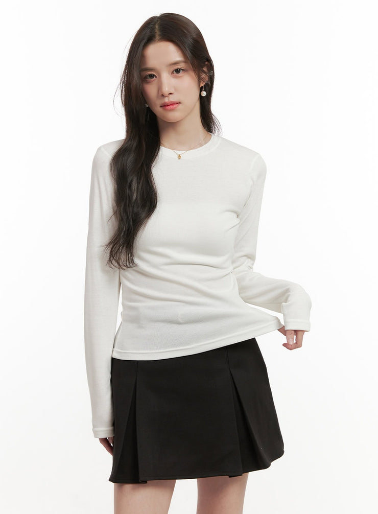 classic-round-neck-long-sleeve-top-on429 / White