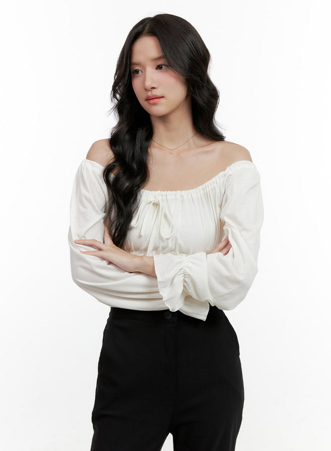 chic-frill-off-shoulder-blouse-on404 / White