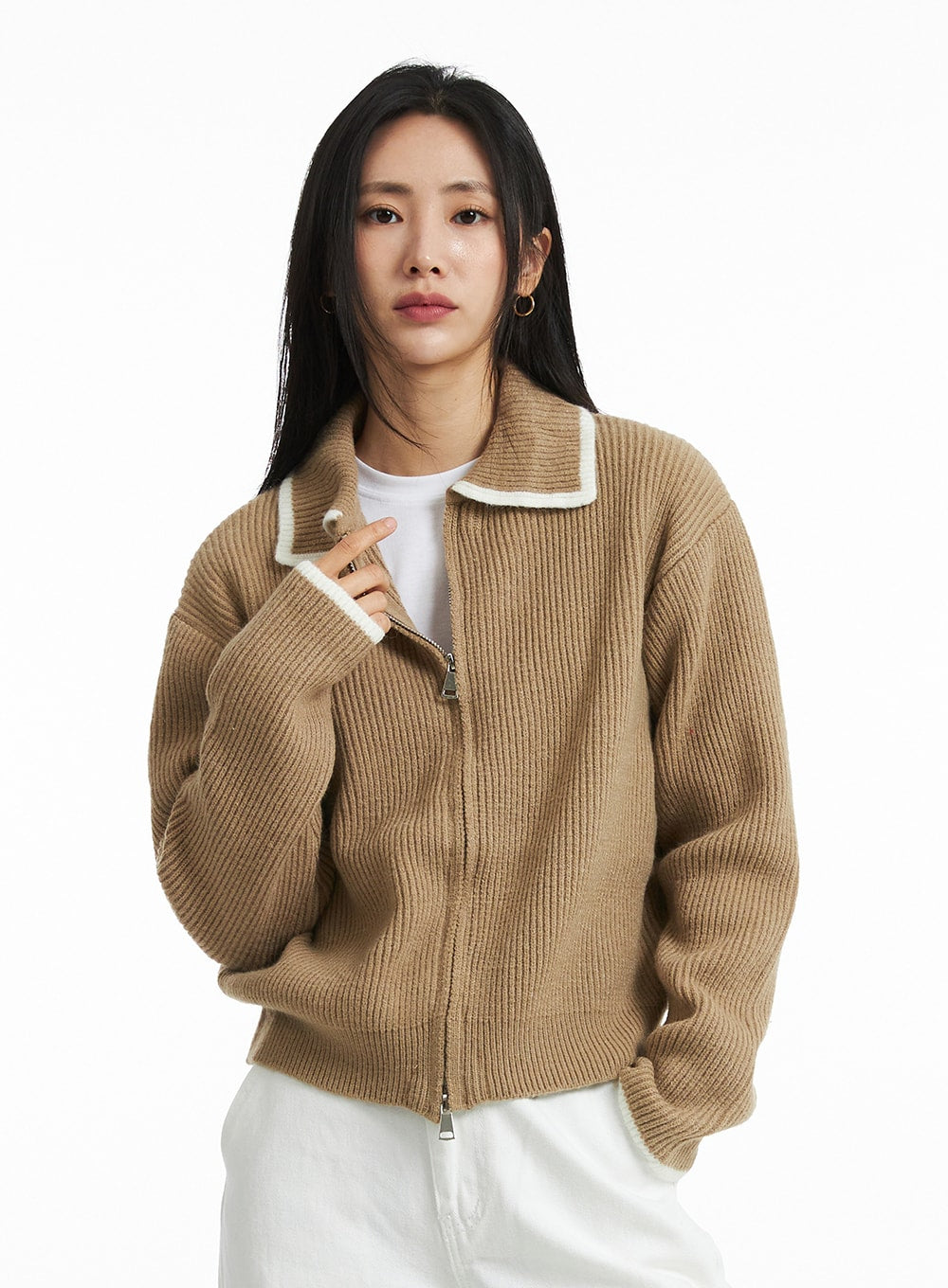 collared-zip-up-sweater-oo323 / Beige
