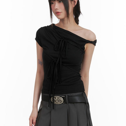 twisted-asymmetrical-neck-short-sleeve-top-ca418 / Black