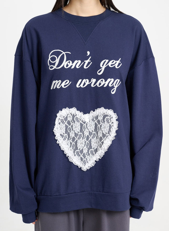 laced-heart-oversized-sweatshirt-cm415