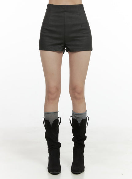 high-waist-faux-leather-shorts-oo401