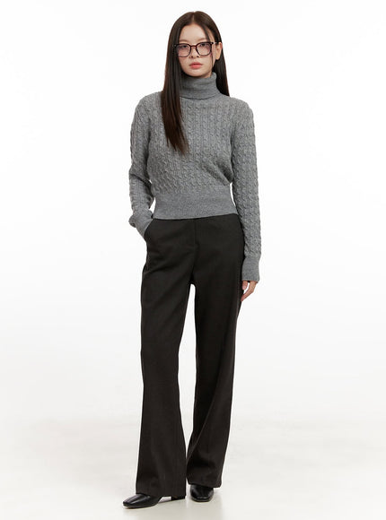 warm-straight-fit-slacks-on422