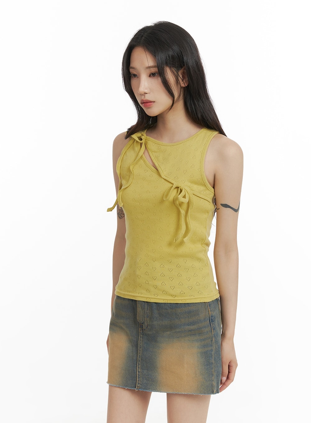 cut-out-tie-sleeveless-top-cm426