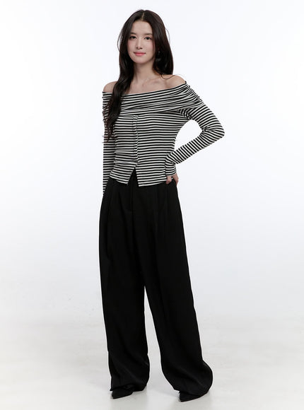 pintuck-wide-leg-slacks-on418