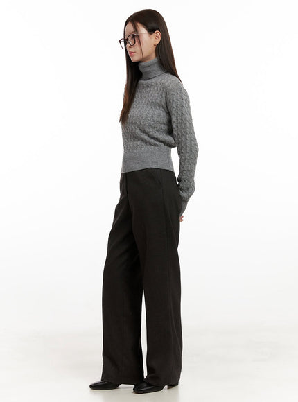 warm-straight-fit-slacks-on422