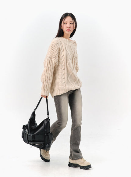 cable-knit-buttoned-sweater-is301