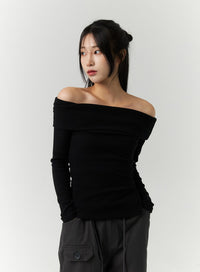 off-shoulder-slim-fit-knit-top-cn317