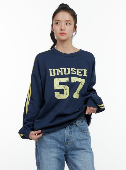 graphic-print-crew-sweatshirt-on404