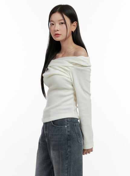 twist-off-shoulder-sweater-on408