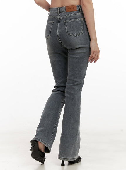 madison-washed-flared-jeans-on422