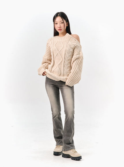 cable-knit-buttoned-sweater-is301