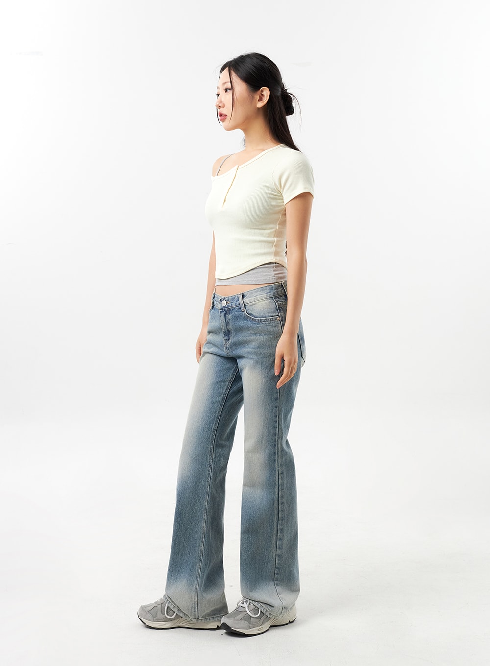 low-rise-bootcut-jeans-cu308