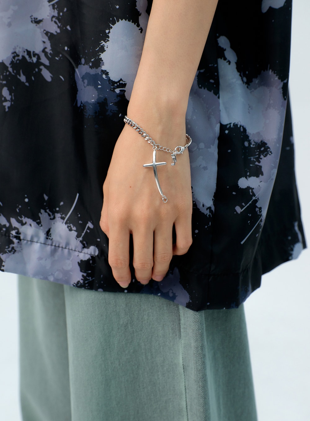 chain-bracelet-with-cross-ig312