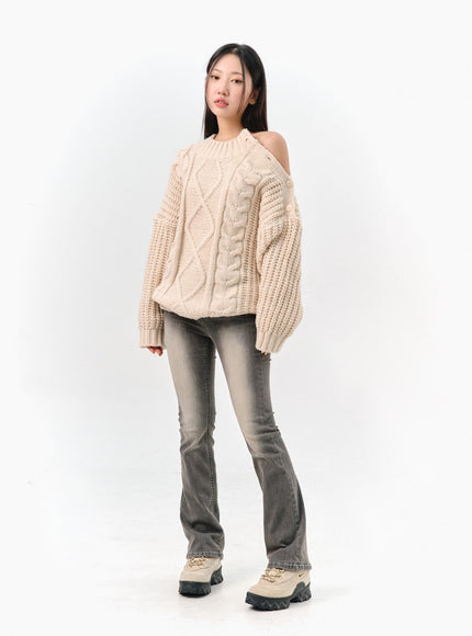 cable-knit-buttoned-sweater-is301