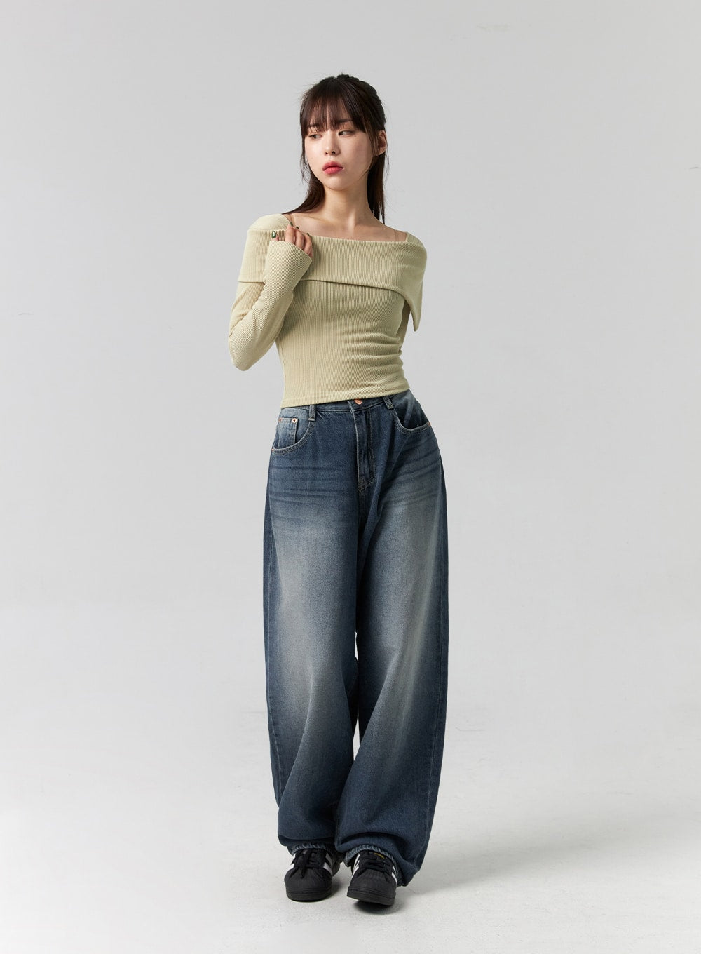 wide-leg-washed-jeans-cg331