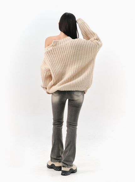 cable-knit-buttoned-sweater-is301