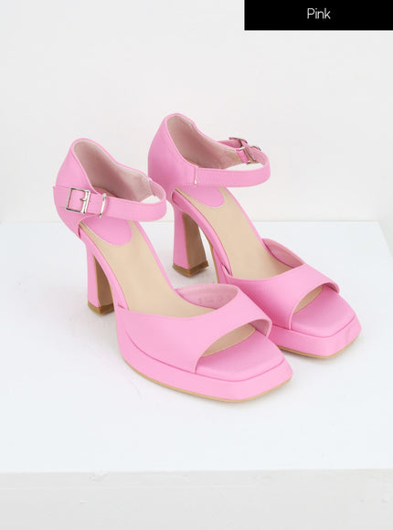 heel-buckle-sandals-iu322