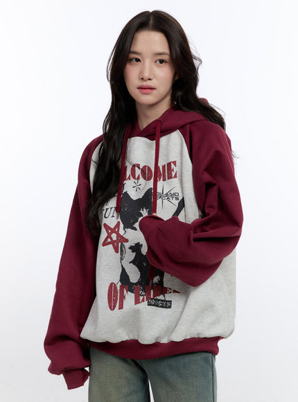 graphic-hooded-sweatshirt-on418