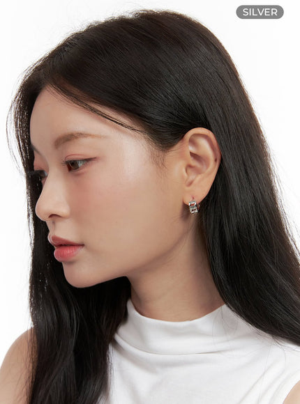 olivia-punching-earrings-io404 / Silver