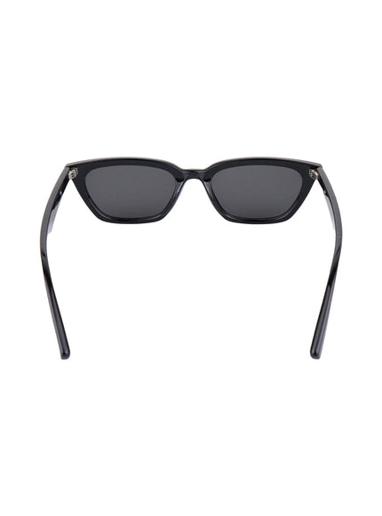 classic-cat-eye-sunglasses-oo401