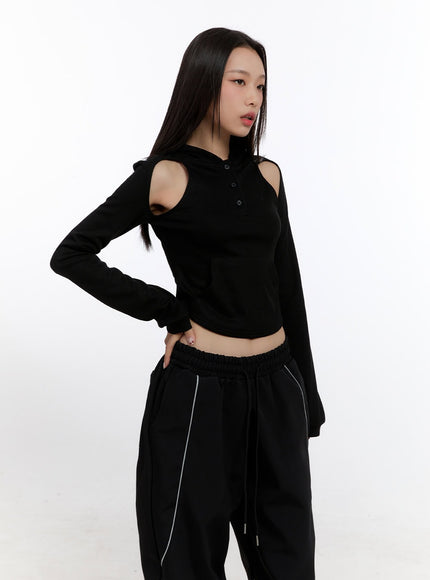 cutout-hooded-crop-top-cn421 / Black