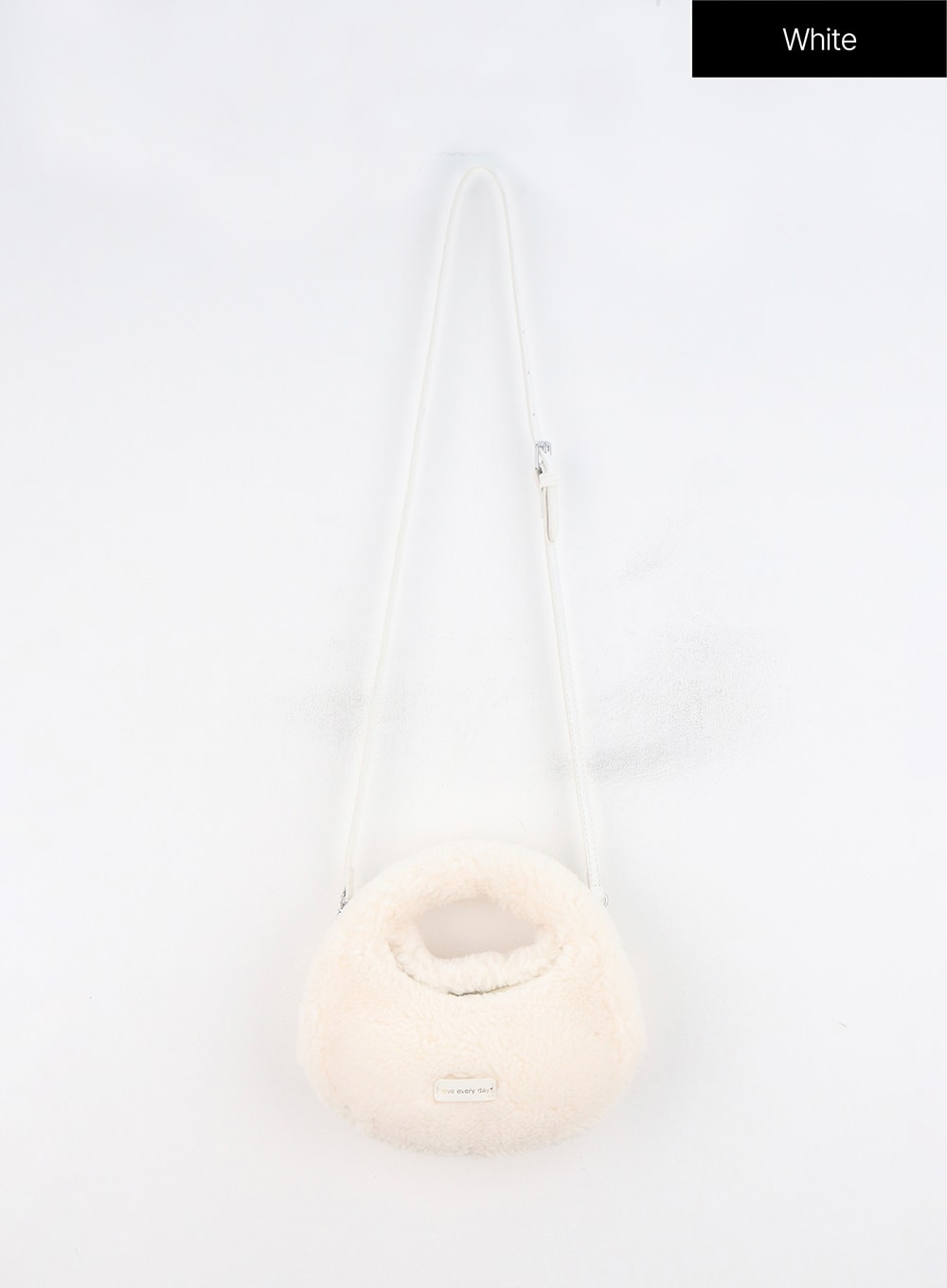 faux-fur-crossbody-bag-in317 / White